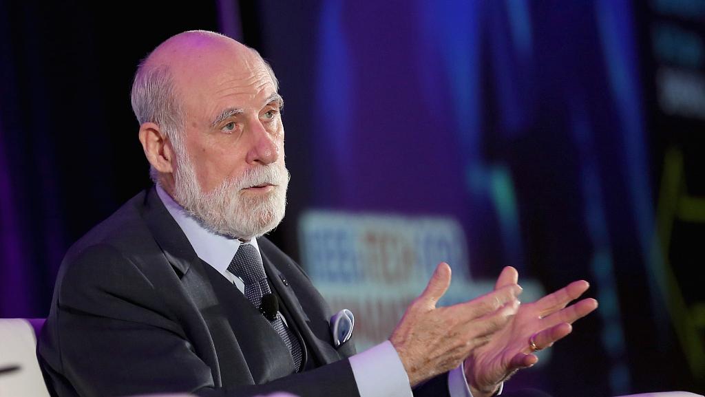 “互联网之父”警告:不要盲目投资ChatGPT,应该设法驯服技术